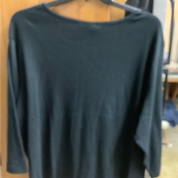 New with tags Avenue 26/28 Black top with Star and Gold dust design soft unique - Picture 7 of 7